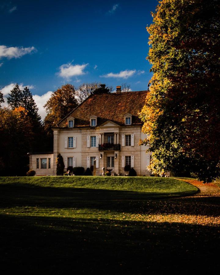 Appartement Douces Heures Avec Parking Couvert Prive Ле-Локль Екстер'єр фото